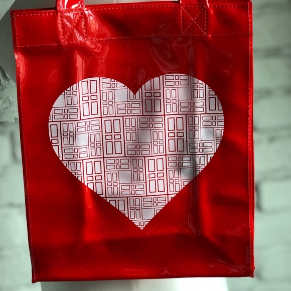 NEW Elizabeth Arden Heart Red Waterproof Makeup, Gift Bag Valentine’s Day - Picture 8 of 8